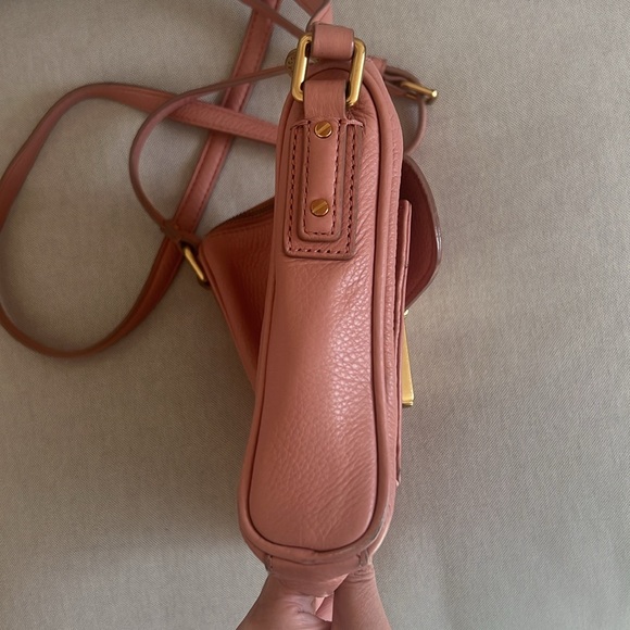 MARC BY MARC JACOBS Salmon Pink Grained Leather Crossbody - Picture 4 of 13